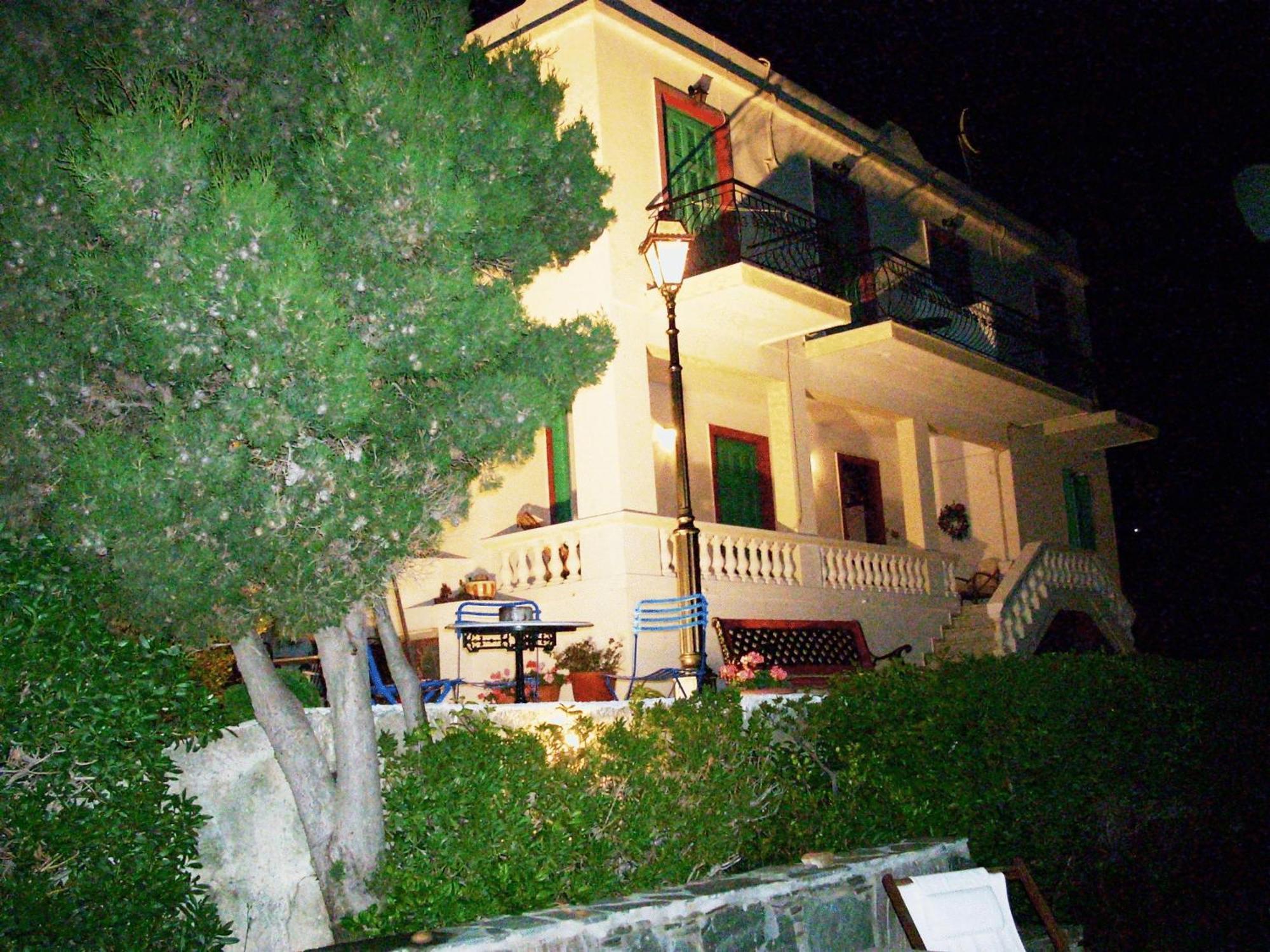 Blue Dolphin Batsíon Exterior foto